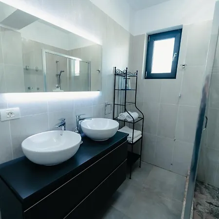 Emerald Residence *